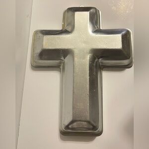 Cross cake pan